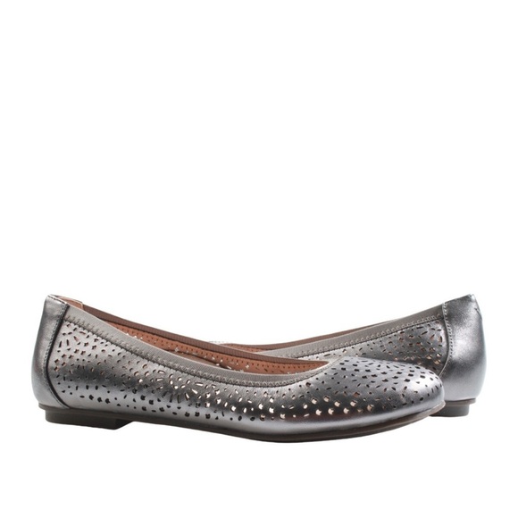 VIONIC Robyn Pewter Perforated Metallic Leather Ballet Flats Silver Shoes Sz 6.5 - Picture 1 of 12